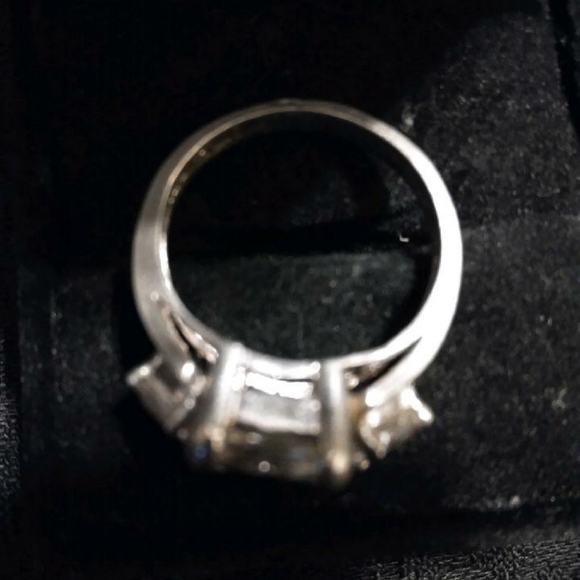 Ring - Picture 2 of 3